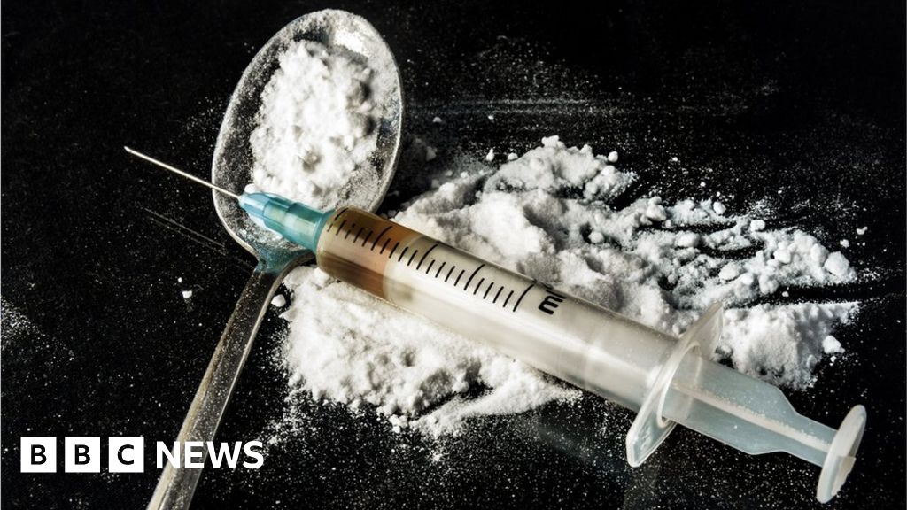 Drugs: UK should consider legalising possession, MPs say - BBC News