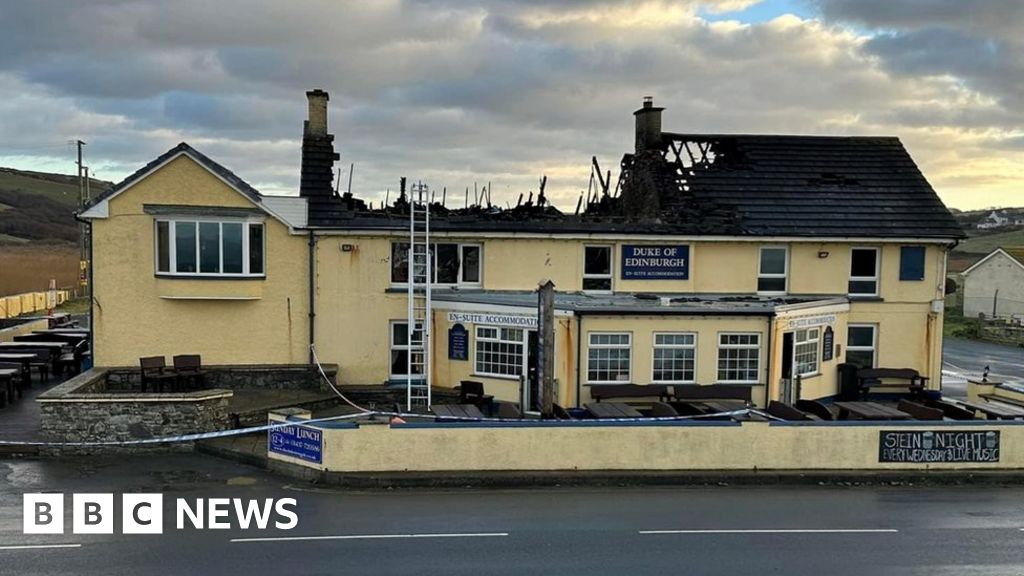 Duke of Edinburgh: Probe after Newgale pub fire - BBC News