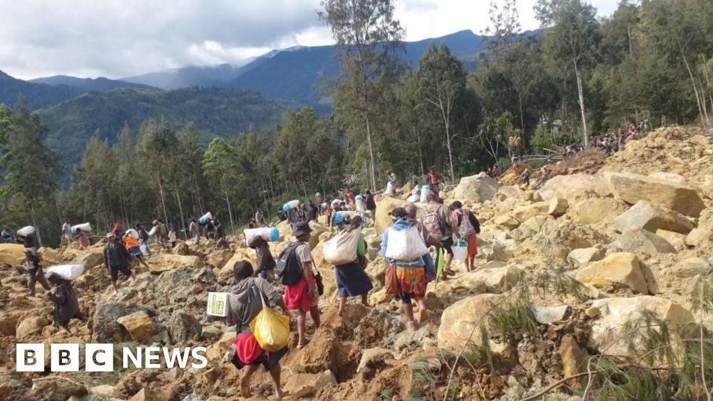 パプアニューギニアの地滑り：閉じ込められた村民の救出競争