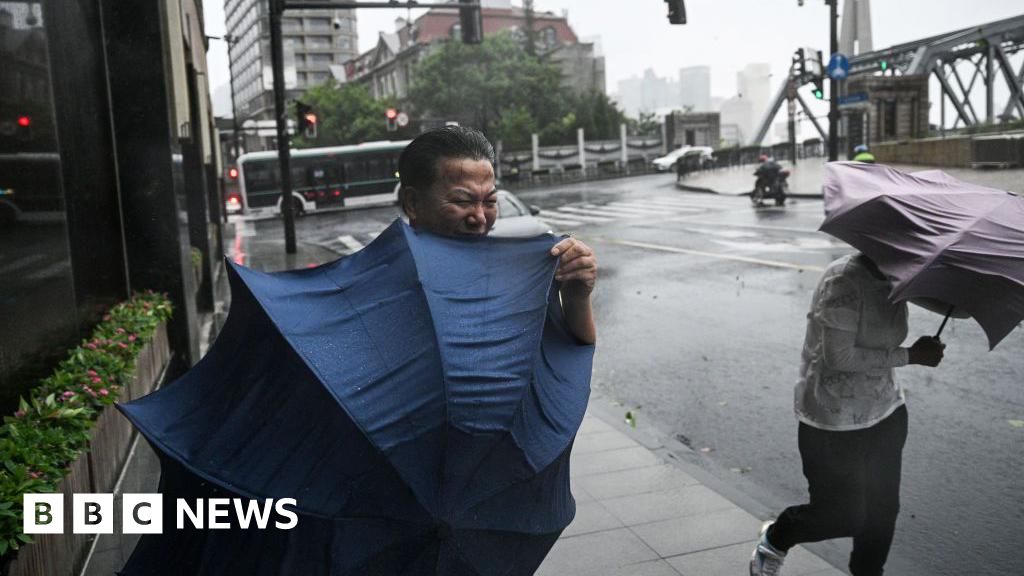 Shanghai wordt getroffen door de sterkste tyfoon in 75 jaar