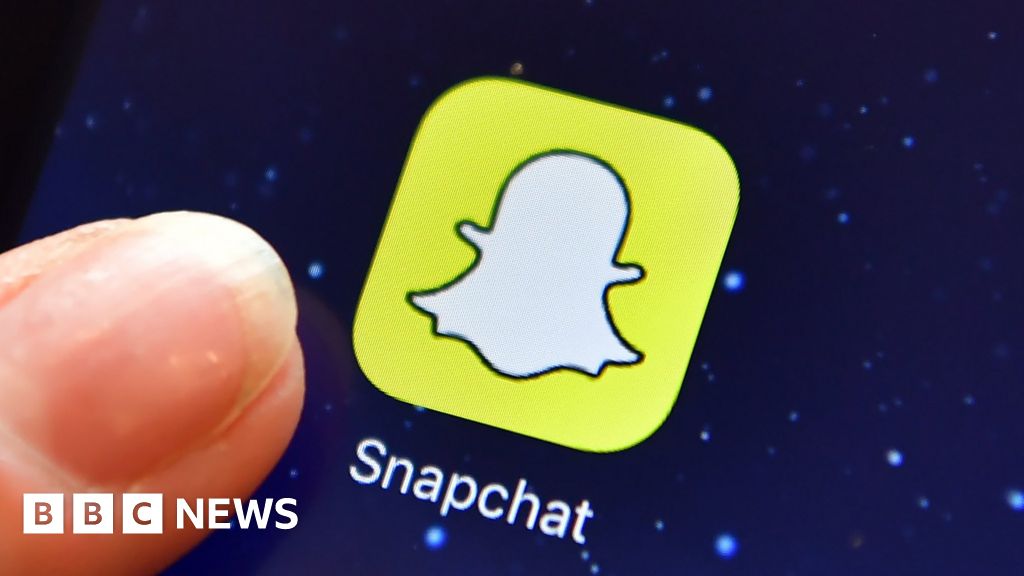 Snapchat Redesign Is A Flop With Users Bbc News
