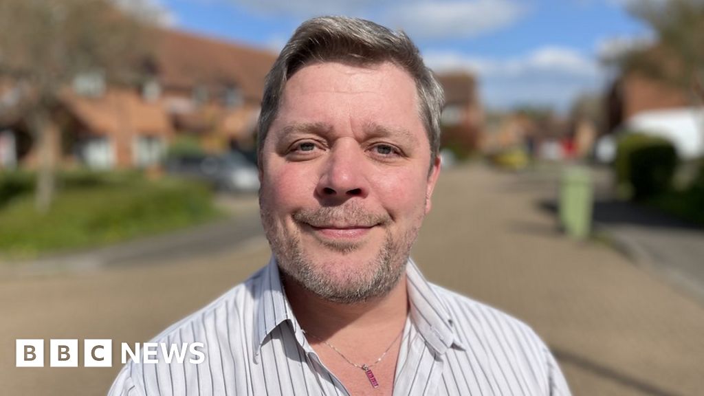 Entire Northampton street warned over excess rubbish bags - BBC News