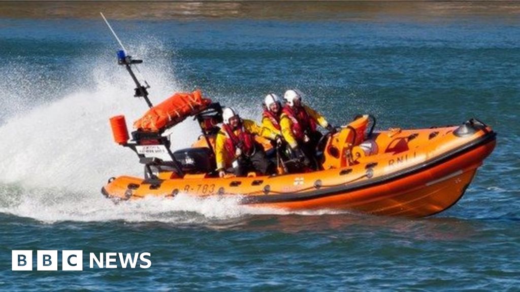 New lifeboat arrives in St Abbs after Tunnocks donation BBC News