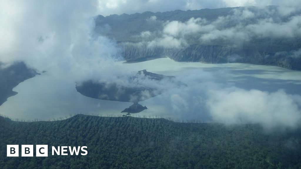 Vanuatu Volcano Eruption Sparks Ambae Island Evacuation - BBC News