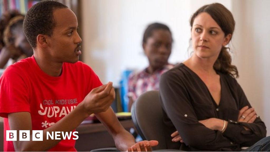 Changing Kenya's education by phone BBC News