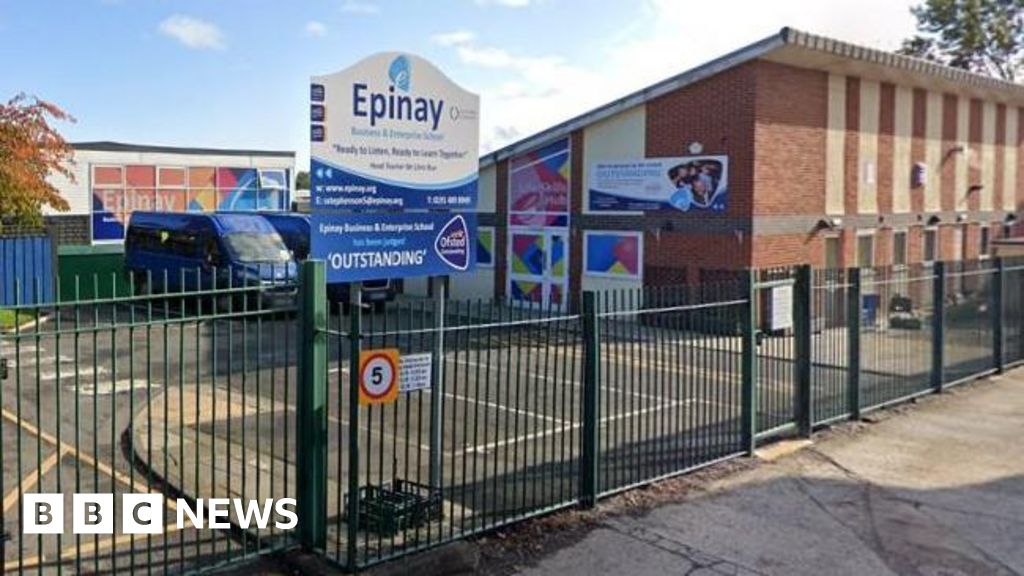 Jarrow Epinay School site demolition approved - BBC News