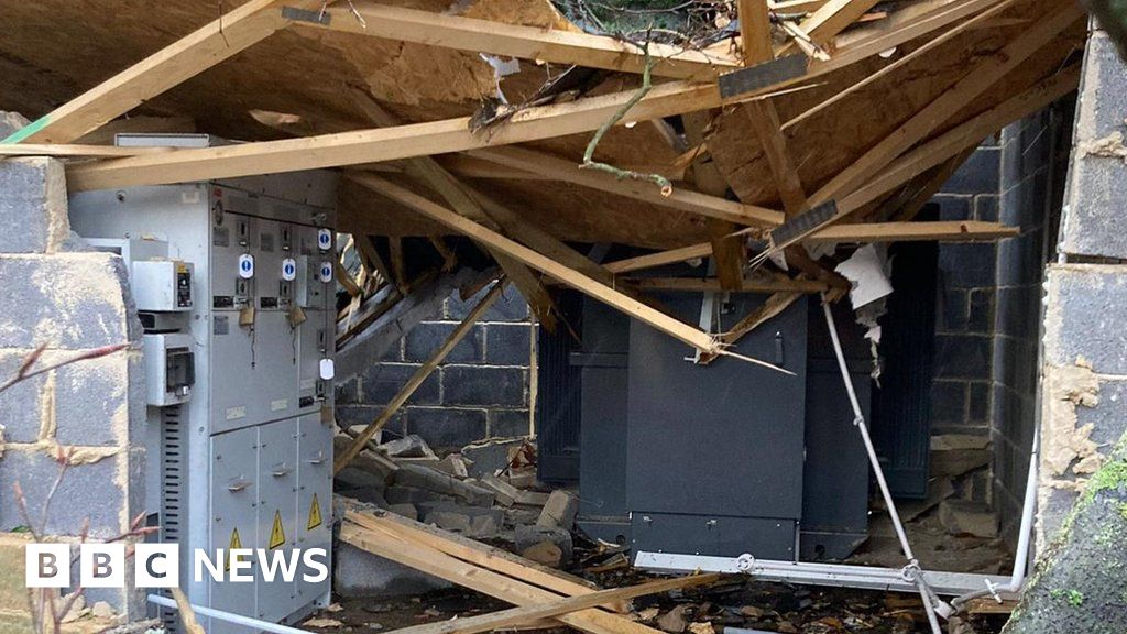 Storm Arwen: Power company criticised over continued cuts