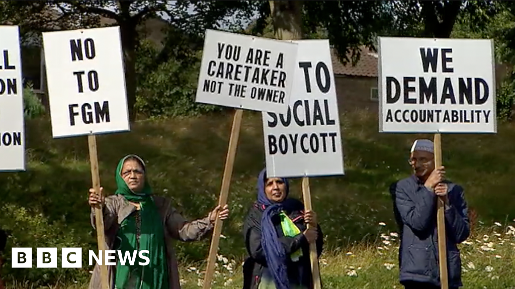 Protests At Birmingham Mosque Over Controversial Cleric 8148