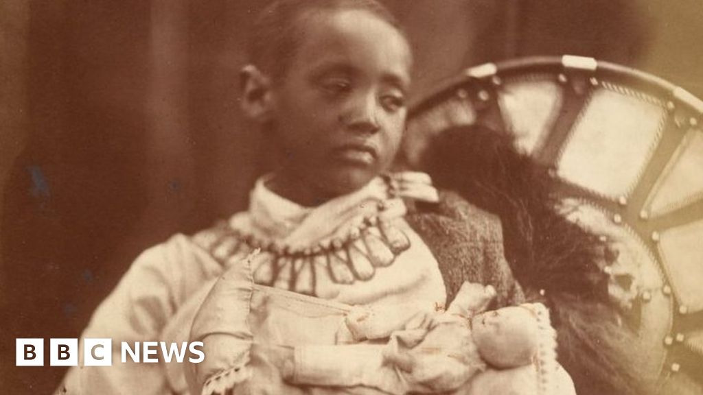 Кичурът коса на етиопския принц Алемайеху се върна след 140 години в Обединеното кралство