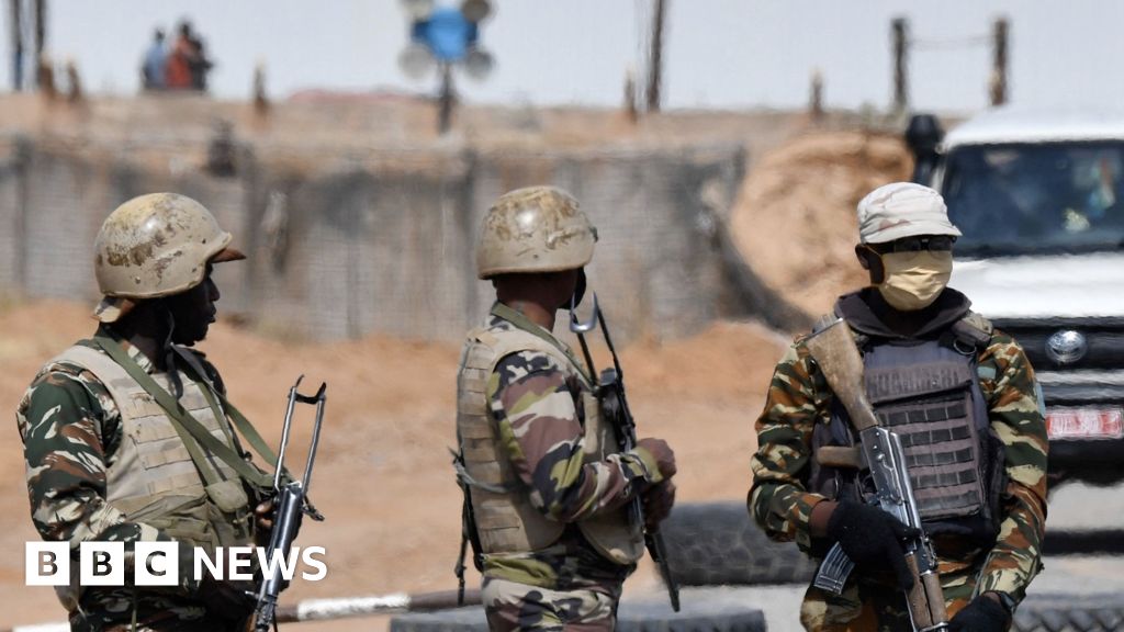 Niger attack: More than 200 gunmen on motorbikes storm army base in Banibangou