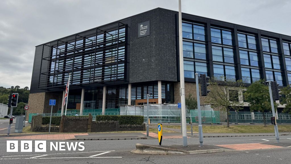 Calls to close government building after falling windows