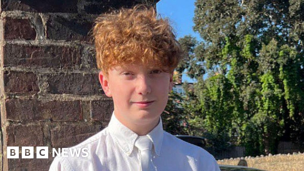 Stabbed boy killed in 'blink of an eye', jury told