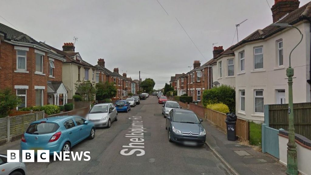 Bournemouth sex attack on 'litterpicking' woman BBC News