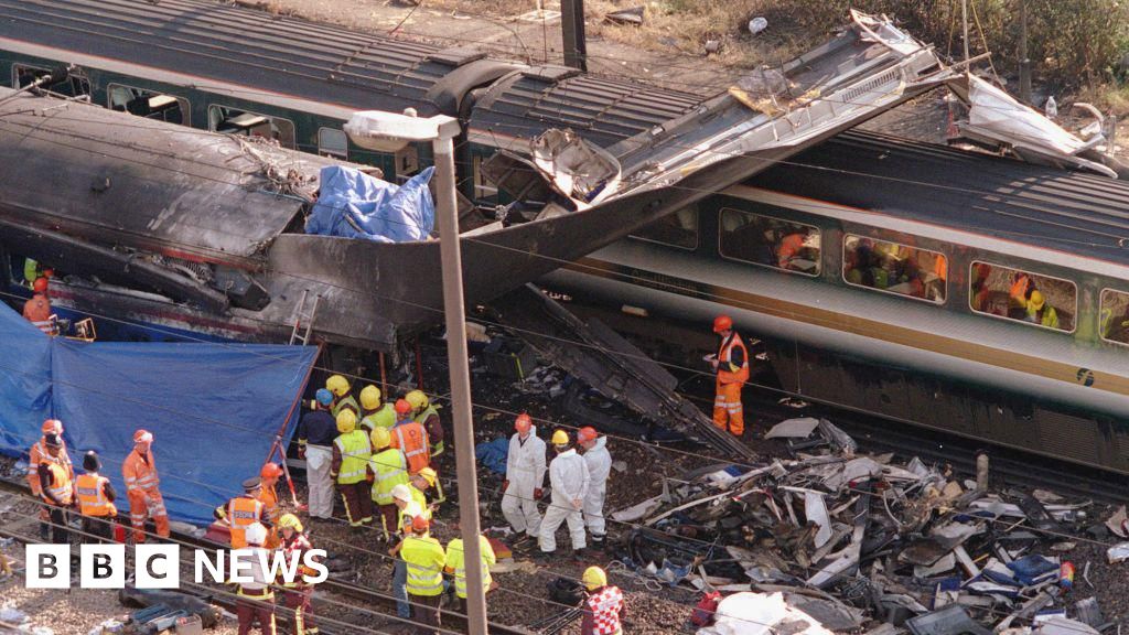 Ladbroke Grove Rail Disaster 25 Years On Since The Crash