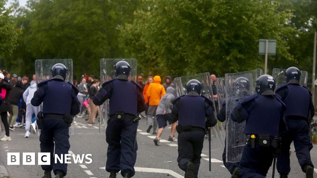 Dublin violence: ‘Thugs’ highjacked Dublin protest says Irish PM – BBC News