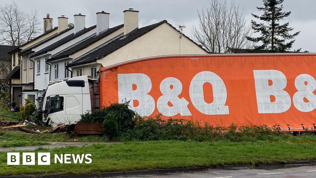 Bandq Lorry Ploughs Into Side Of House In Harlow Bbc News