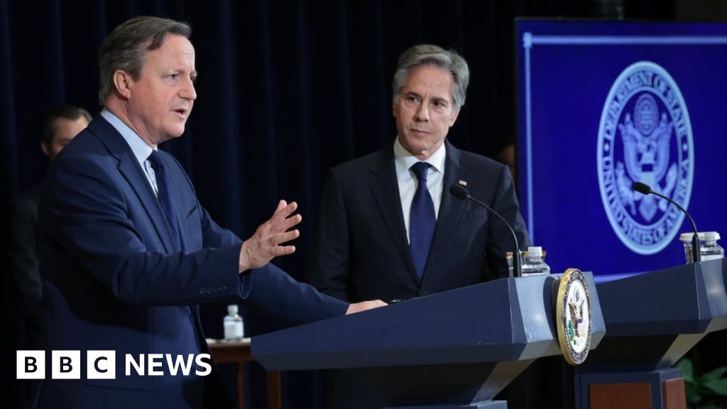 David Cameron mengatakan Inggris tidak akan menghentikan ekspor senjata ke Israel