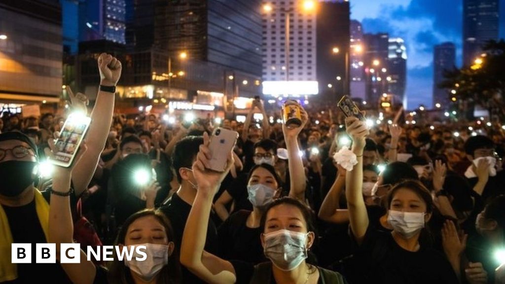 Gucci warns Hong Kong shops on paper fakes for funerals - BBC News