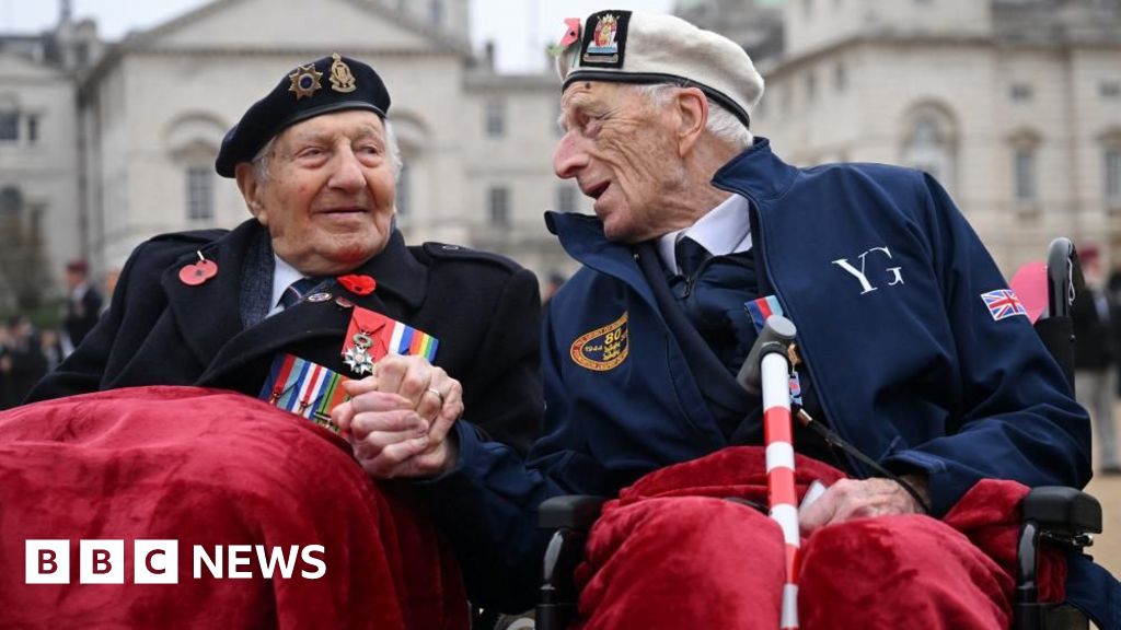 Nation falls silent as King leads Remembrance ceremony