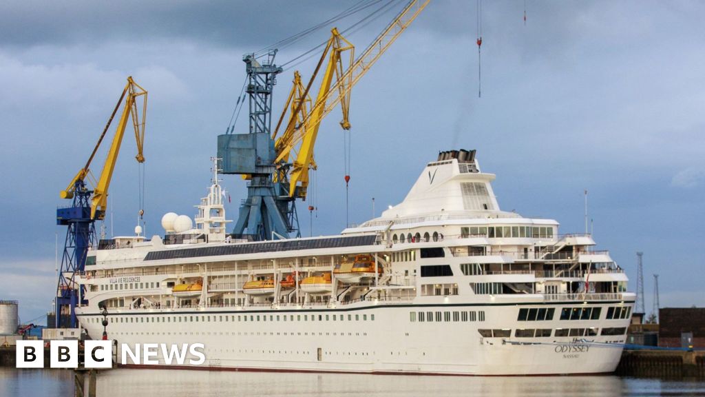 Stranded cruise ship remains in Belfast hours after leaving harbour