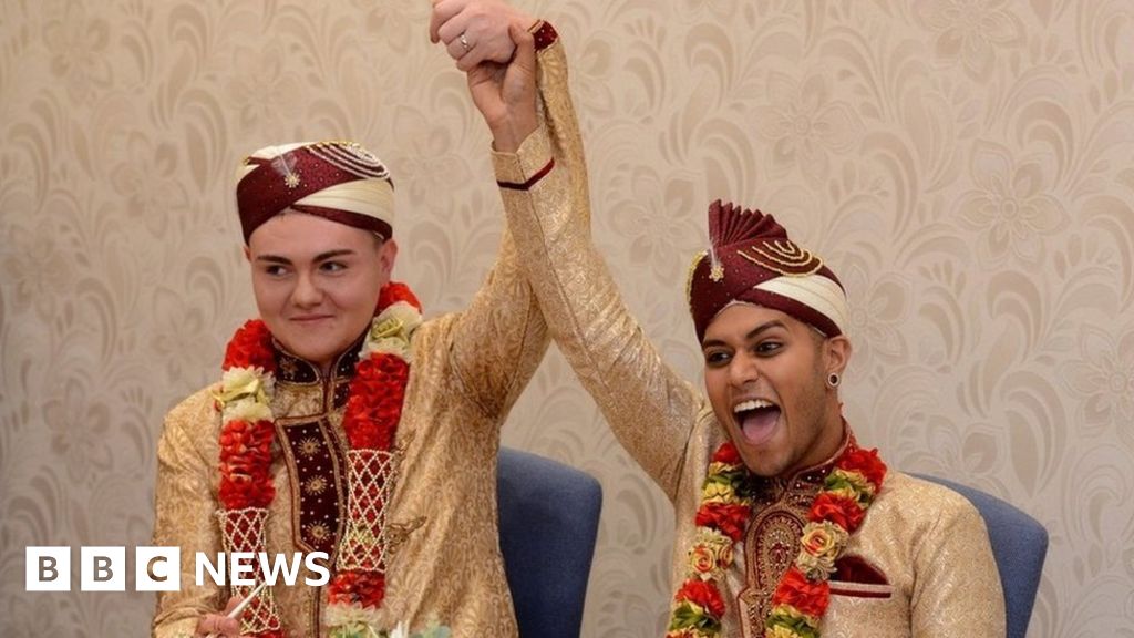 Gay Muslim wedding: Groom receives acid attack threats - BBC News