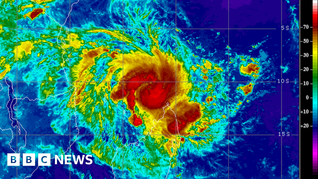 Cyclone Kenneth Mozambique Braces For Another Destructive Storm Bbc News 0530