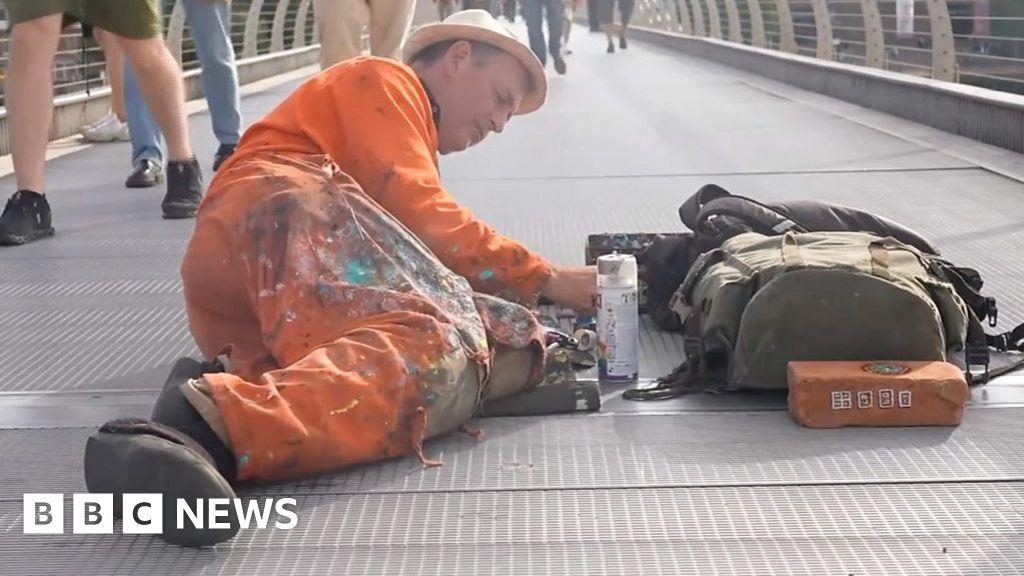 Millennium Bridge: Man's tiny chewing gum art to be blasted off