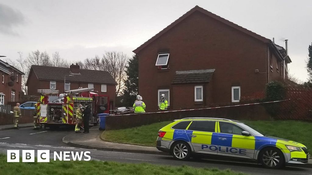 Londonderry: Man In His 80s Dies In House Fire - BBC News