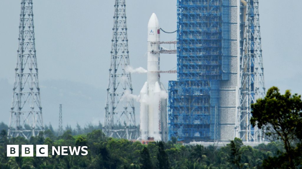Photo of Čínska raketa odchádza na odvrátenú stranu Mesiaca