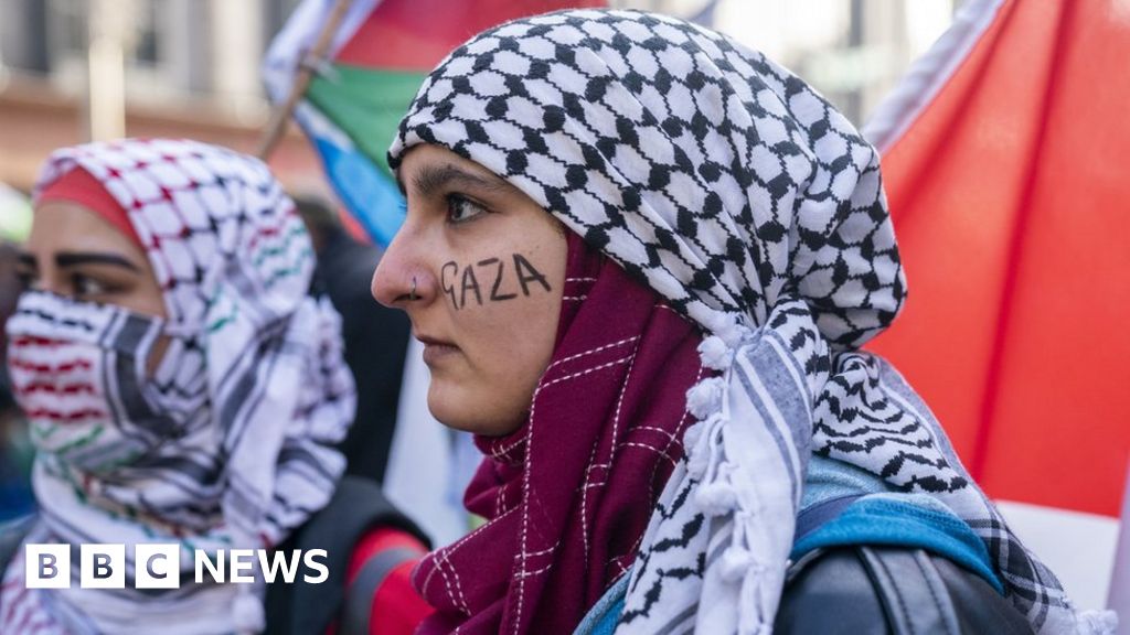 Gaza protest: Tens of thousands march in London calling for ceasefire