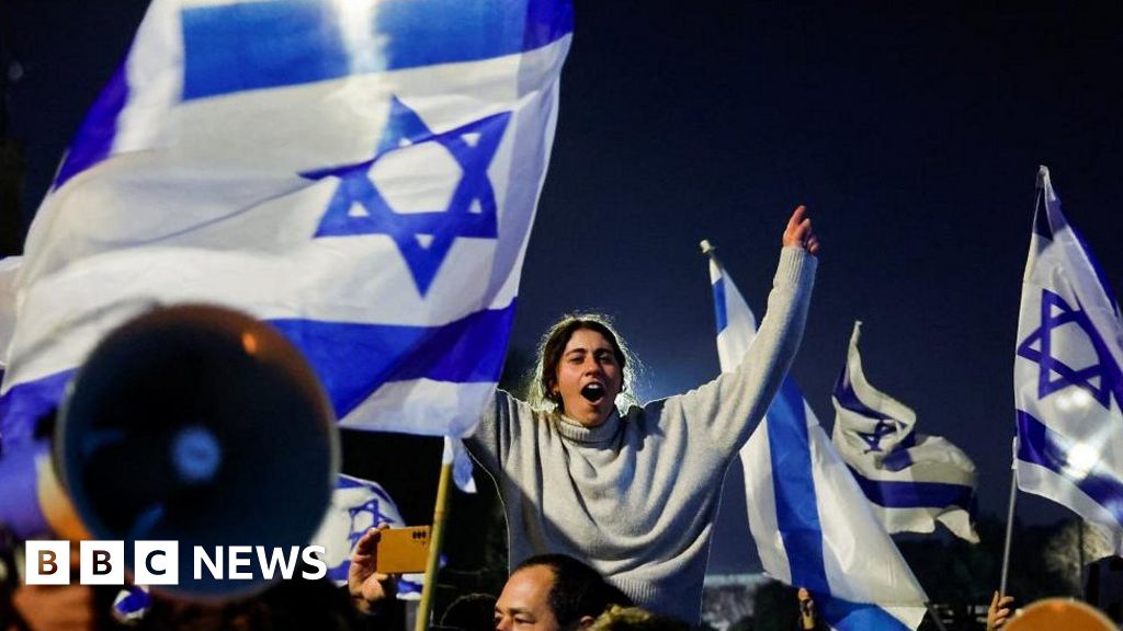 Mass Israel protests after Netanyahu fires defence minister – NewsEverything Middle East