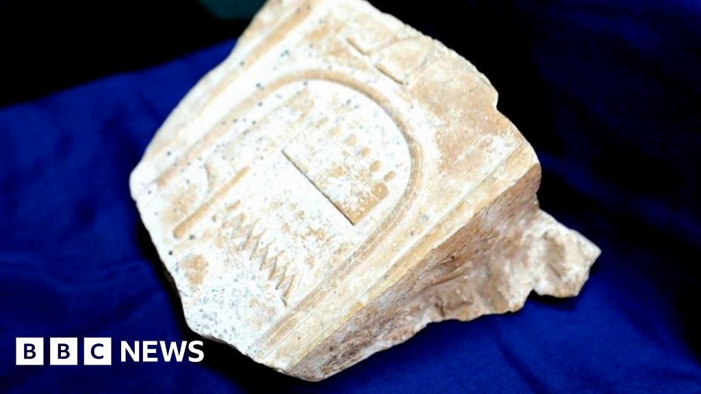 QnA VBage Egypt 'recovers smuggled artefact' from UK auction