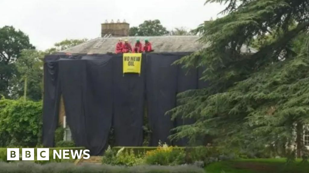 Judge throws out Sunak home protest charges