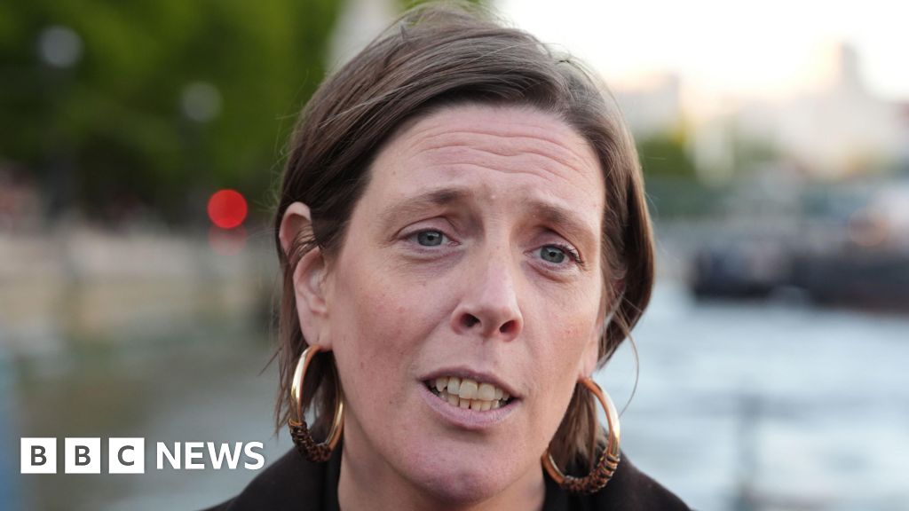 Jess Phillips resigns as minister adding pressure on Starmer