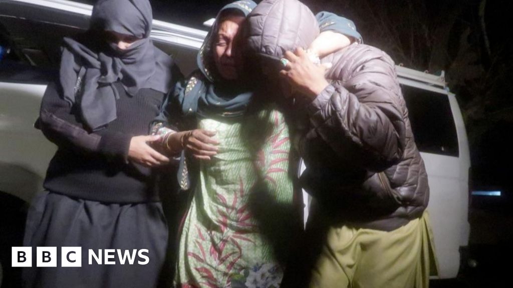 Passengers describe 'doomsday scenes' on Pakistan hijacked train