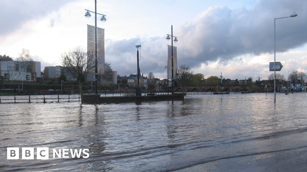 Thirty-year flooding saga in Dumfries flows onwards - BBC News