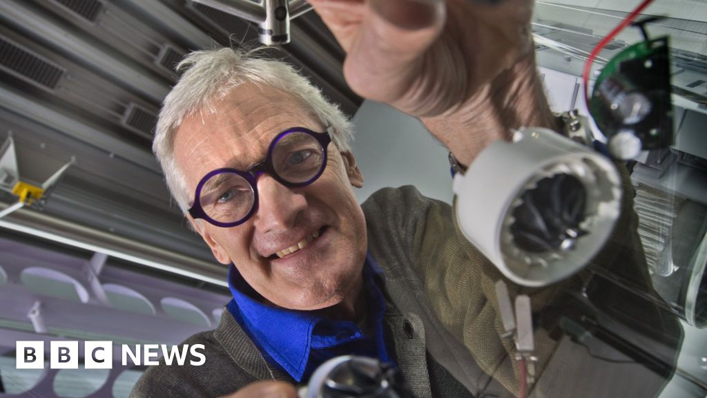 Dyson sales boosted by pollution in China - BBC News