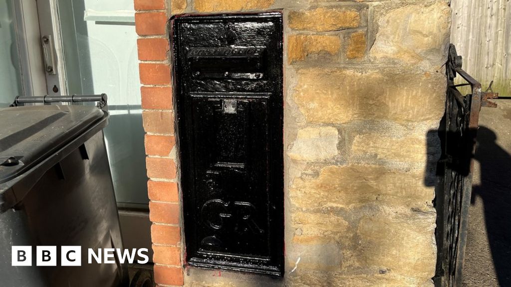 Dorset villagers feel 'isolated' after losing only postbox 