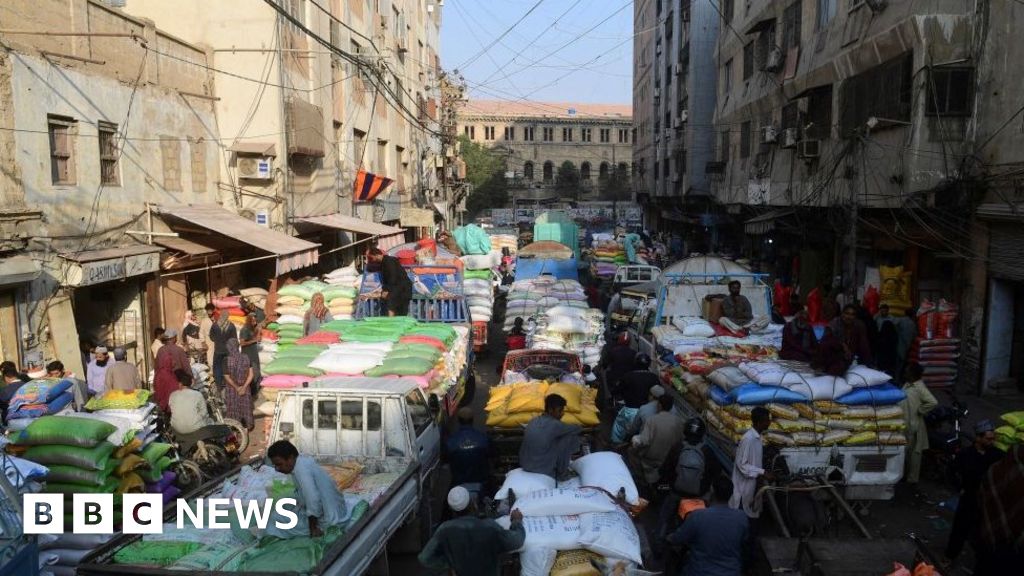 Pakistan power cut: Major cities without electricity after grid breakdown