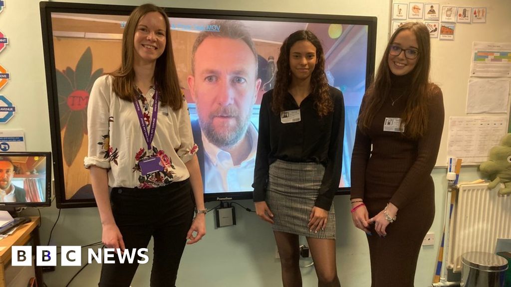 Warwick University and Taskmaster launch school pilot - BBC News