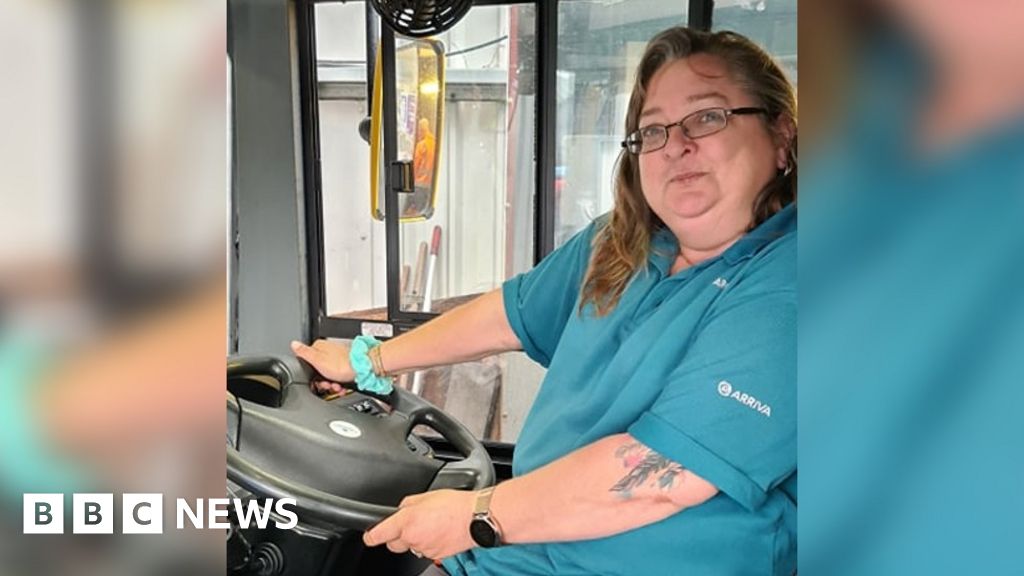 Hundreds thank Wigston bus driver who went the extra mile BBC News