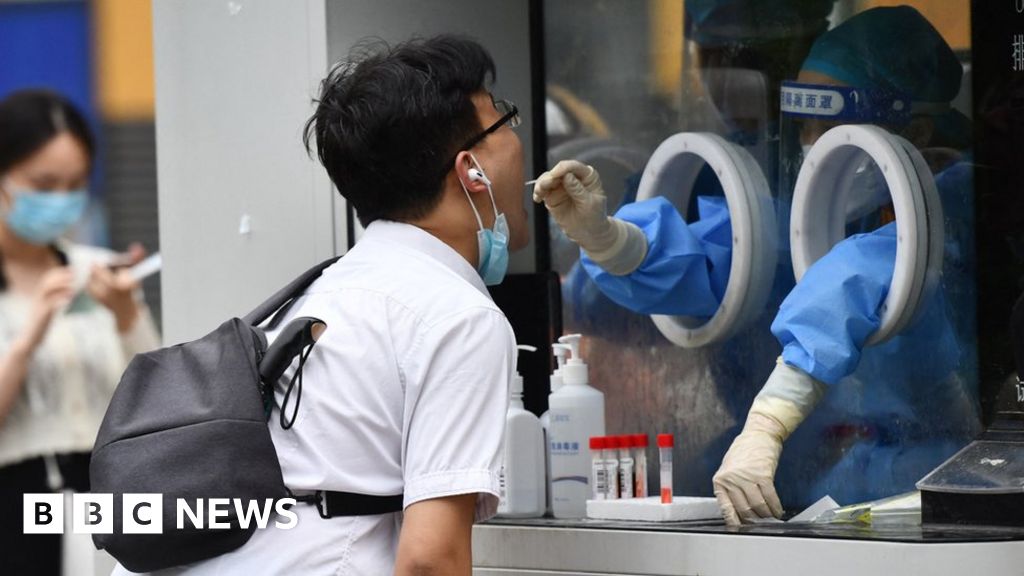 Covid in China: Chengdu lockdown after outbreak