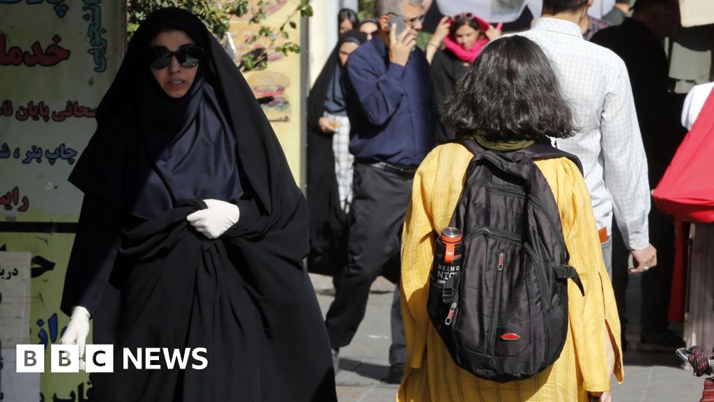 Hijab-Gesetz im Iran: Frauen drohen zehn Jahre Gefängnis, weil sie „unanständige“ Kleidung tragen