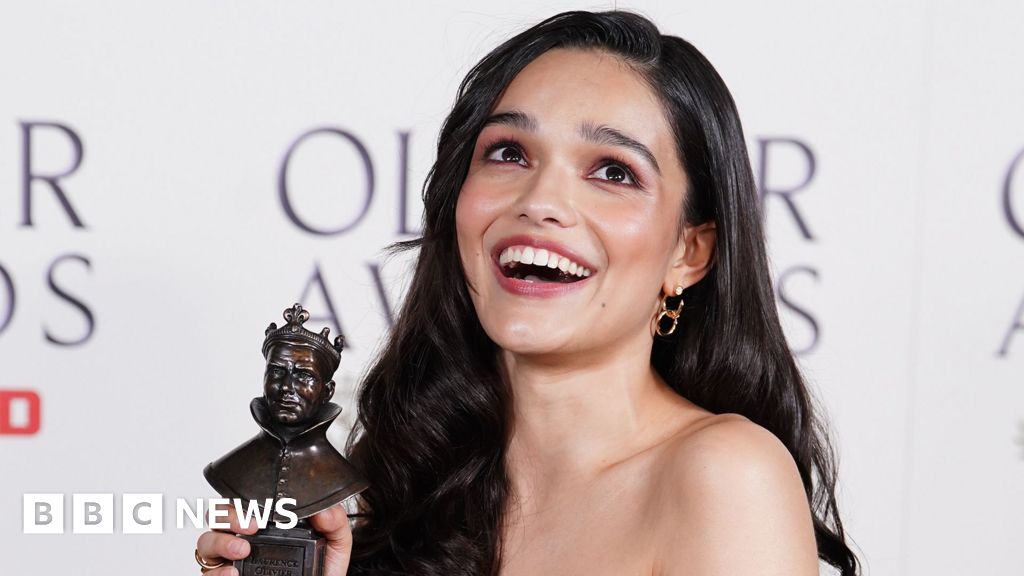 Rachel Zegler's heroes, Brian Cranston's nap schedule and more moments from the Olivier Awards