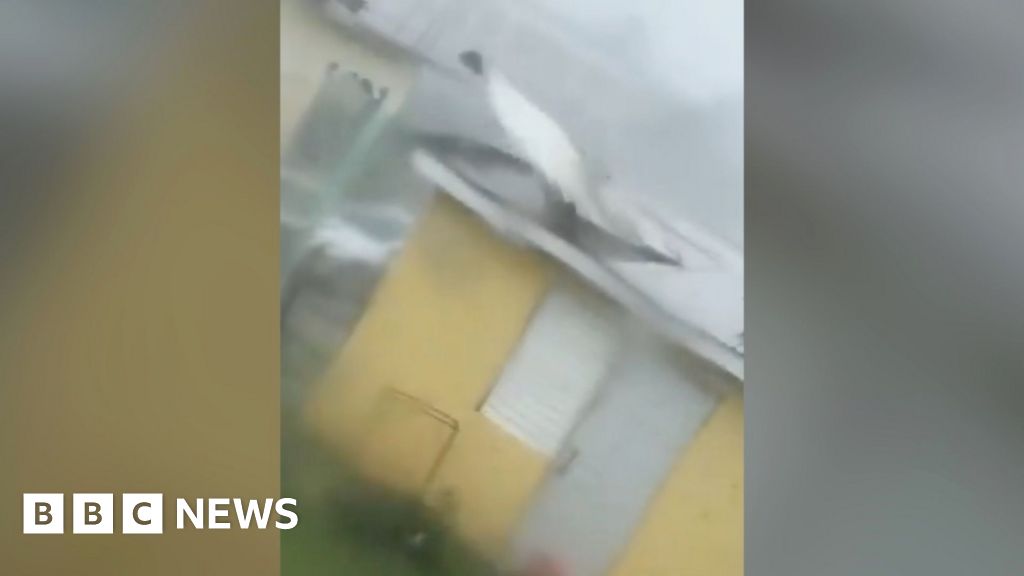 Strong winds and flying debris as Hurricane Melissa makes landfall