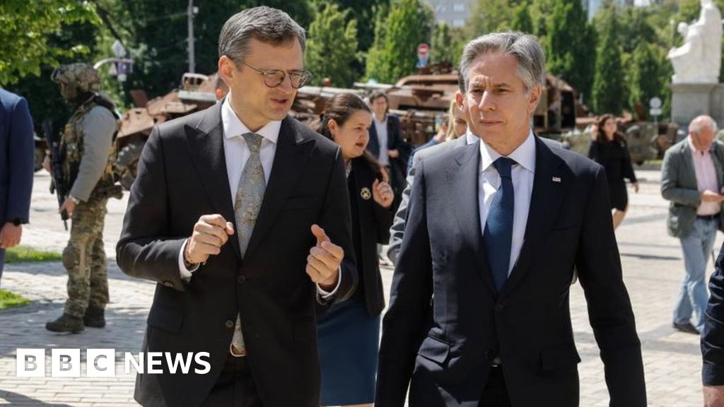 US 'rushing' weapons to front lines in Ukraine