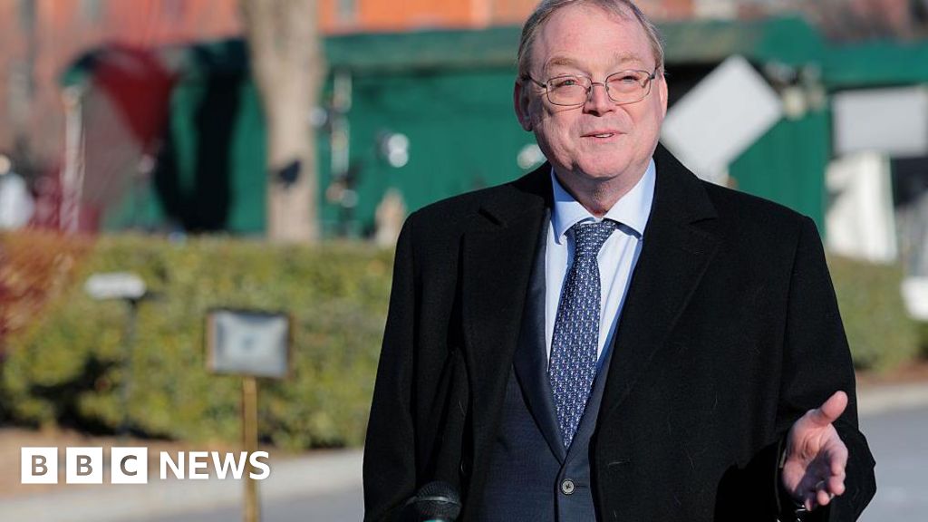 Trump adviser calls for Fed economists to be 'disciplined'