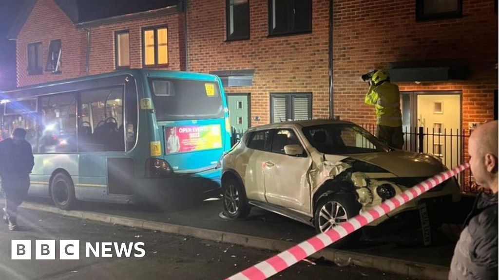Two Tunbridge Wells houses 'severely damaged' after bus crash