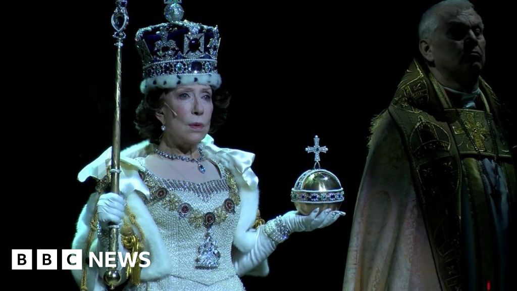 Russia puts the Queen centre stage in Moscow's The Audience BBC News