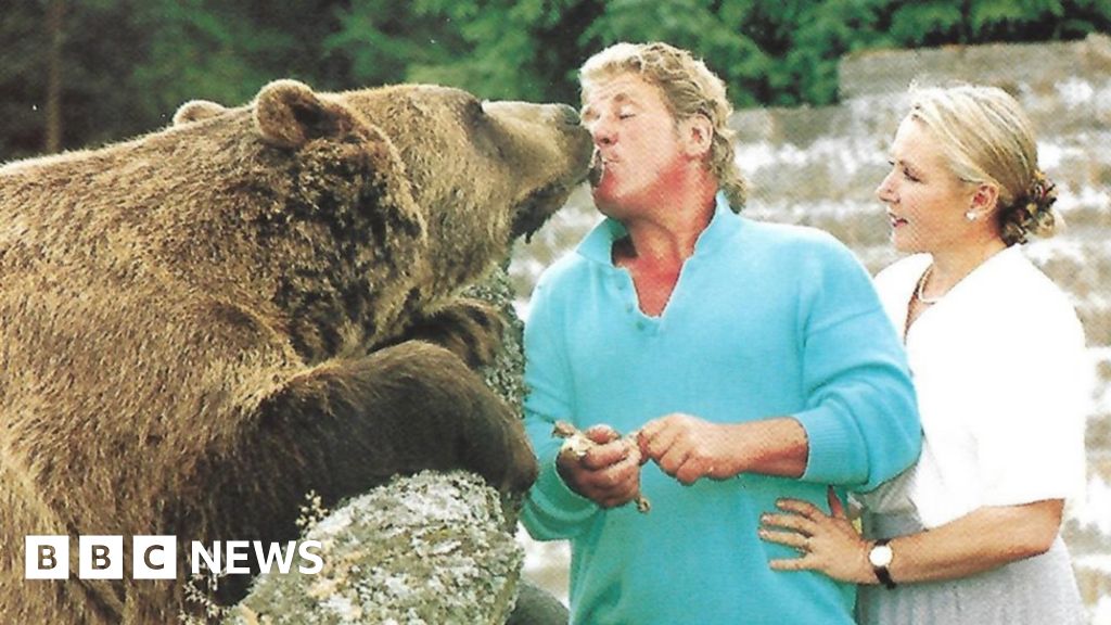 Tribute after Hercules the bear's owner Andy Robin dies - BBC News